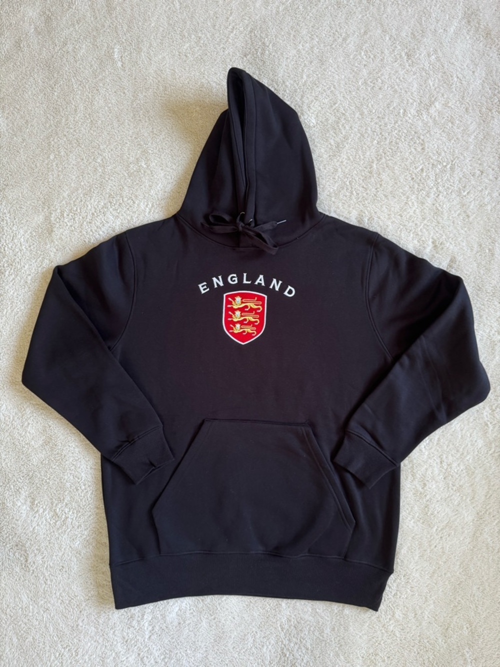 EPCOT England Crest Black Hoodie size Large NEW